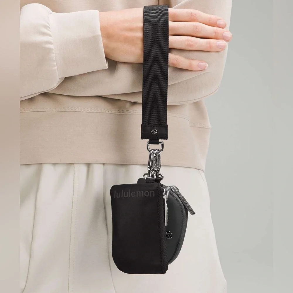 32🆕🖤 Lululemon Dual Pouch Wristlet - Black/Traverse Grey - Picture 3 of 6